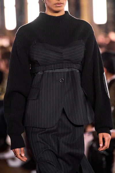 Look 30